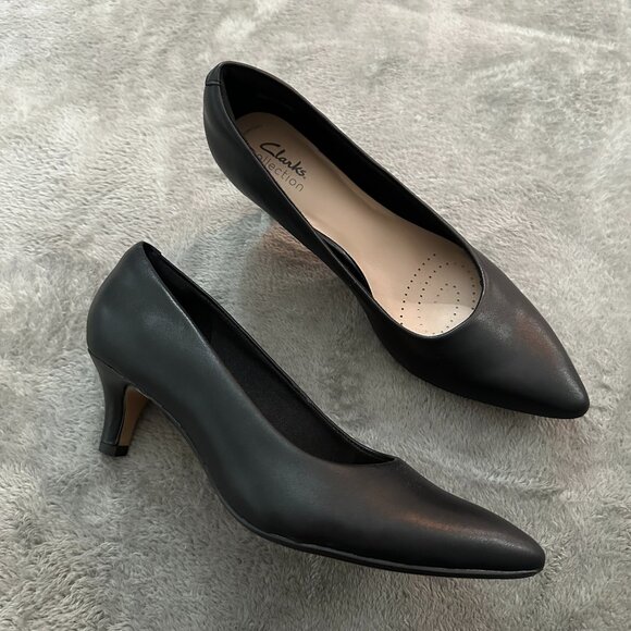 Clarks Collection Black Leather Kitten Heel Shoes Women's 8.5 Pointed Almond Toe - Picture 1 of 7
